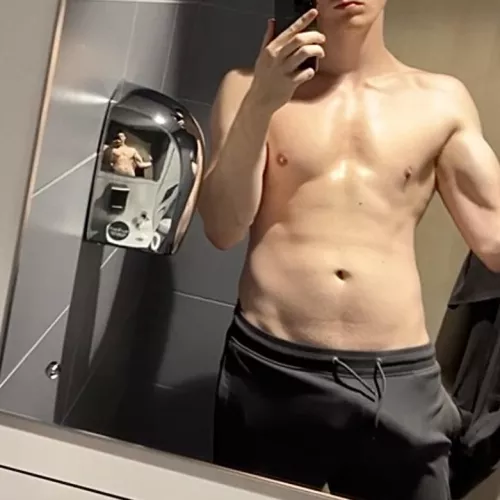 Grey sweats in public always get some staring 😉