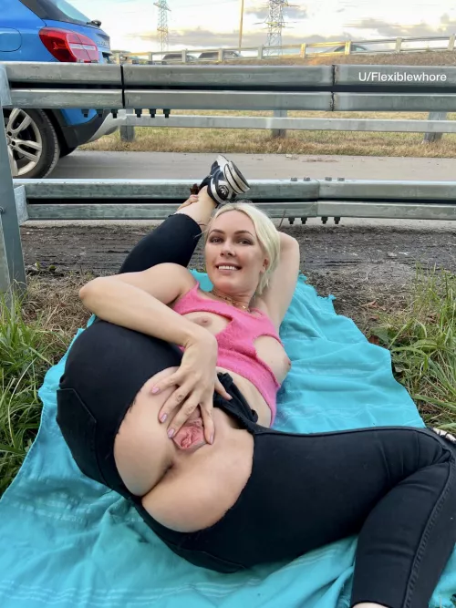 I love to show my pussy to everyone, I hope no one minds😜