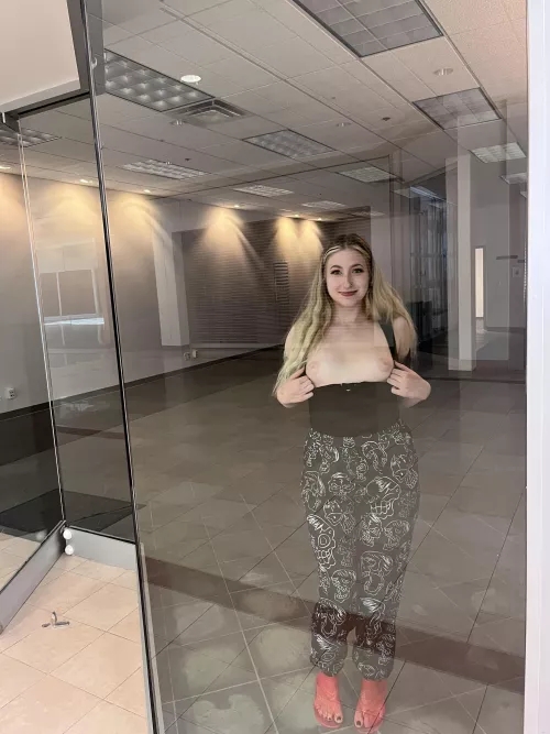 Is this what they mean by window shopping? 😈