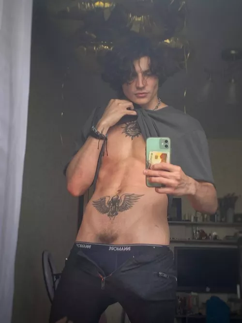 personally, I am very turned on by neatly shaved pubes. And U?