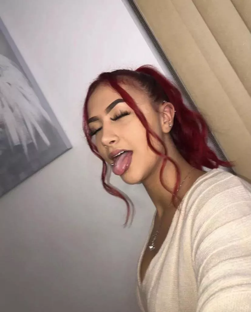 Tribute anyone? If you cum trib I’ll give you her @