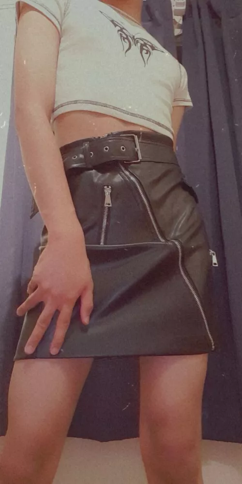 What do you guys think about my skirt? 😊