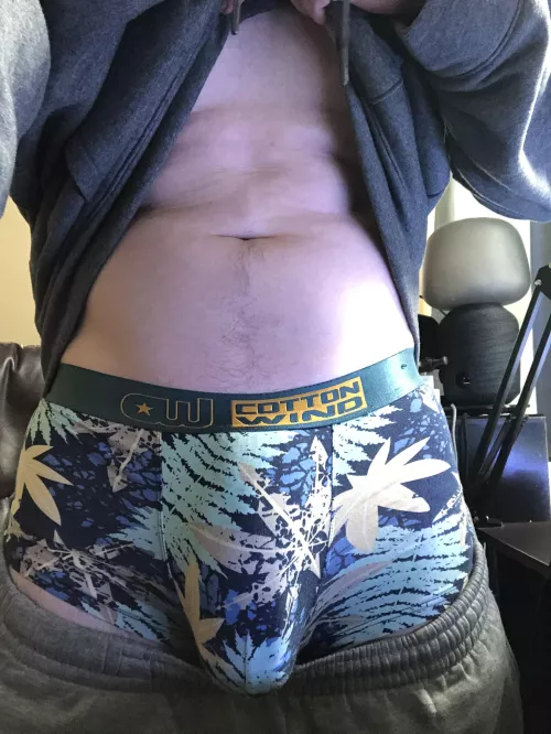 You guys liked the last bulge pic so much I decided I’ll share another