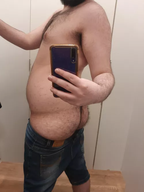 [19] I don't think I'll buy these shorts, they don't fit on my butt 😈