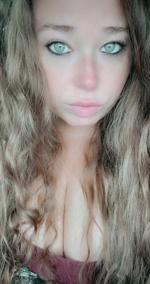 (36) My eyes are up here 😜