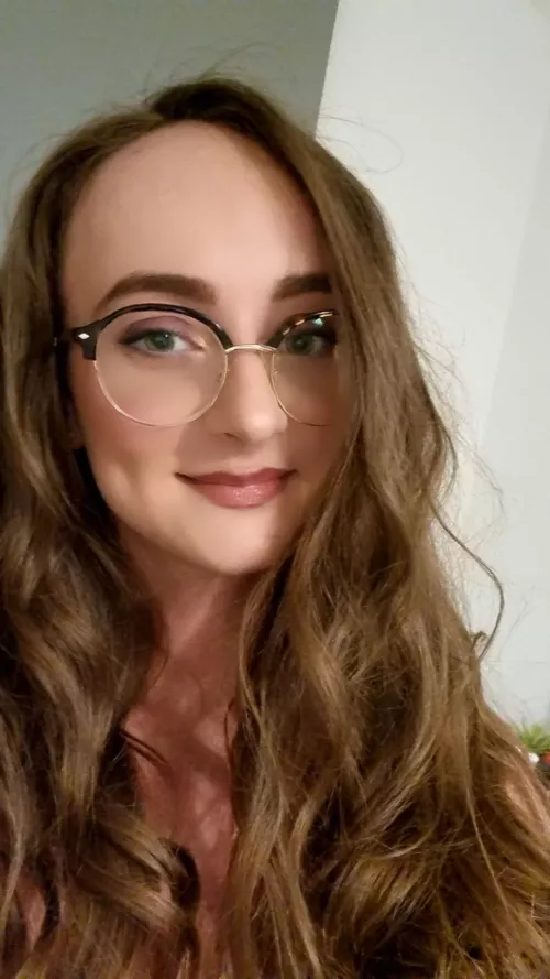 A naughty hello 😈 from your girl with glasses