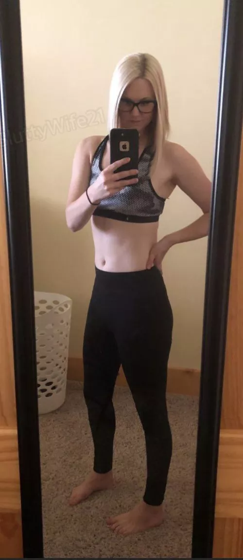 (F30) 6’1 tight milf. Want to meet behind the gym after our workout?