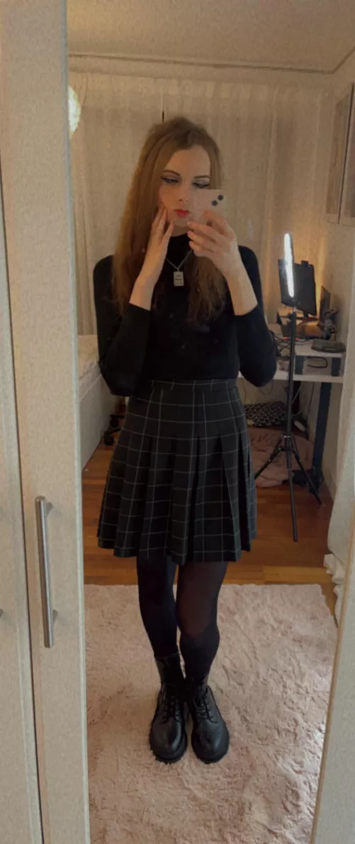 Hi, im going out for some lunch 💜 How is your day going?