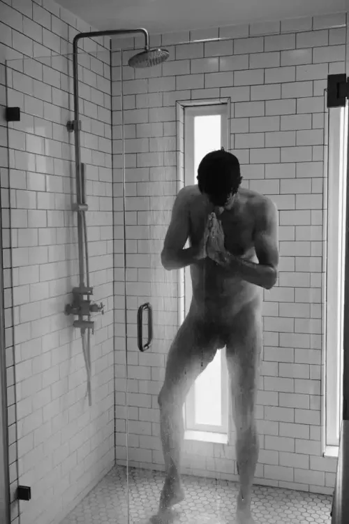 (M) [40] Late morning shower