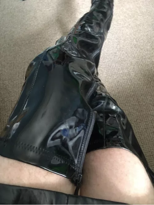 [m4m] looking to give bj and being bent over my car and took from behind,ill be in thigh high boots and skirt dm