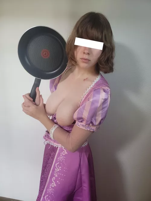 Rapunzel and her frying pan (Tangled) by BeeBerryWendy