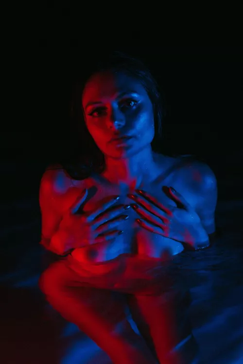 skinny dipping 🙈 @rosaaeelena