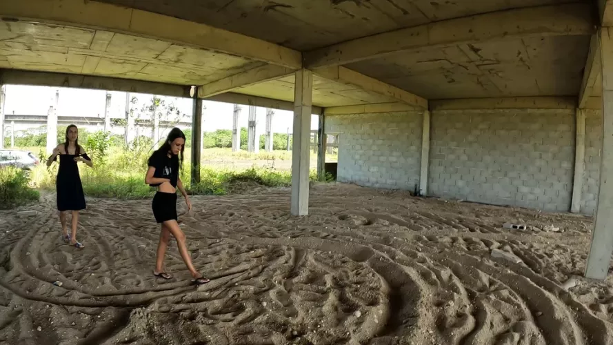 Uma trans, uma mulher e um homem acabou em um menage em uma contrução