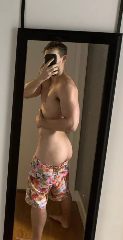 [38]Is it your birthday bc I brought some cake 🎂 😜