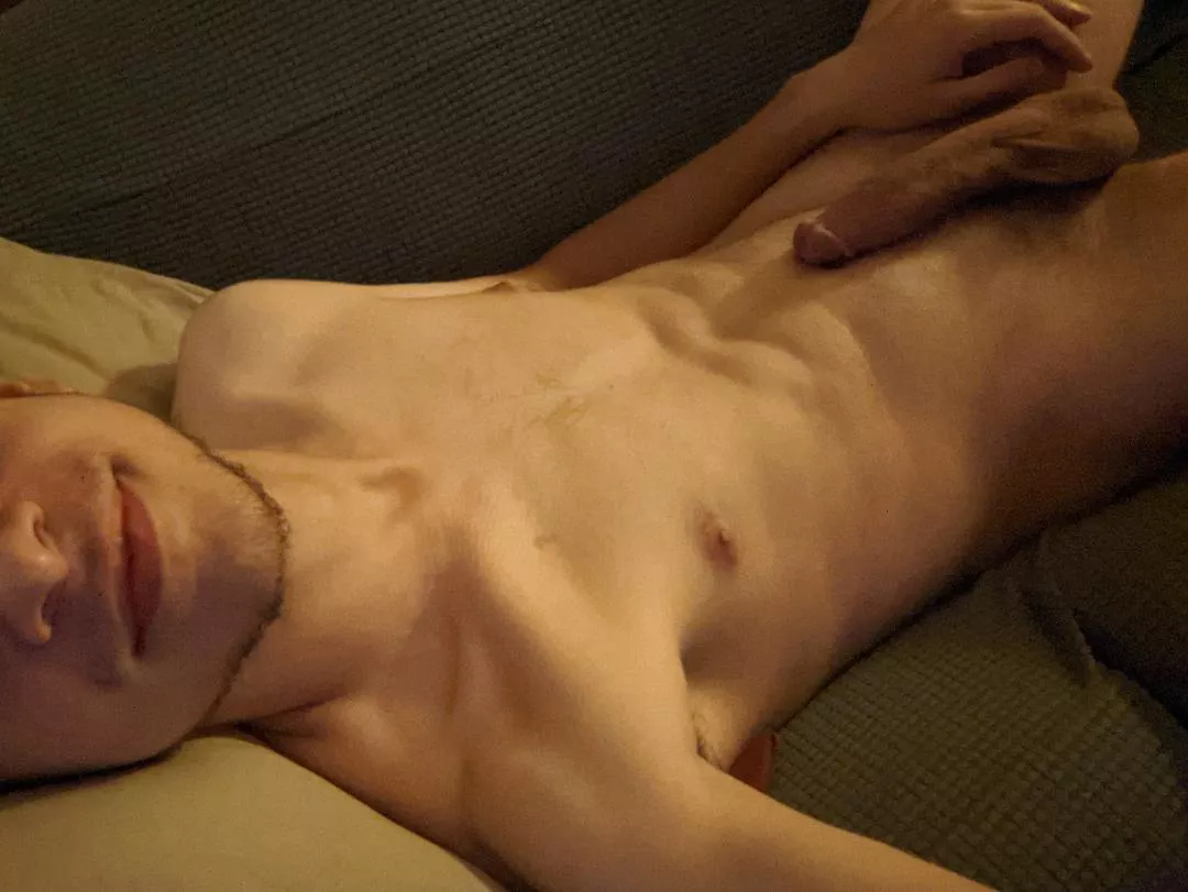 Any ladies wanna cuddle 😘