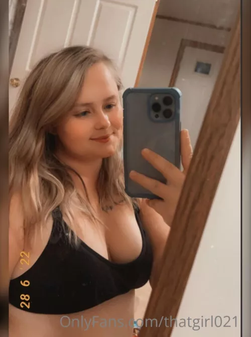 Hi:) Only $7.99 for content to cum to multiple times 💦(15% off for limited time only) 👅Daily post 👅always reply 👅no ppv 👅 fetish friendly 👅 dick ratings 👅 custom content request