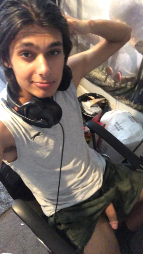 Horny in the middle of my game 😅