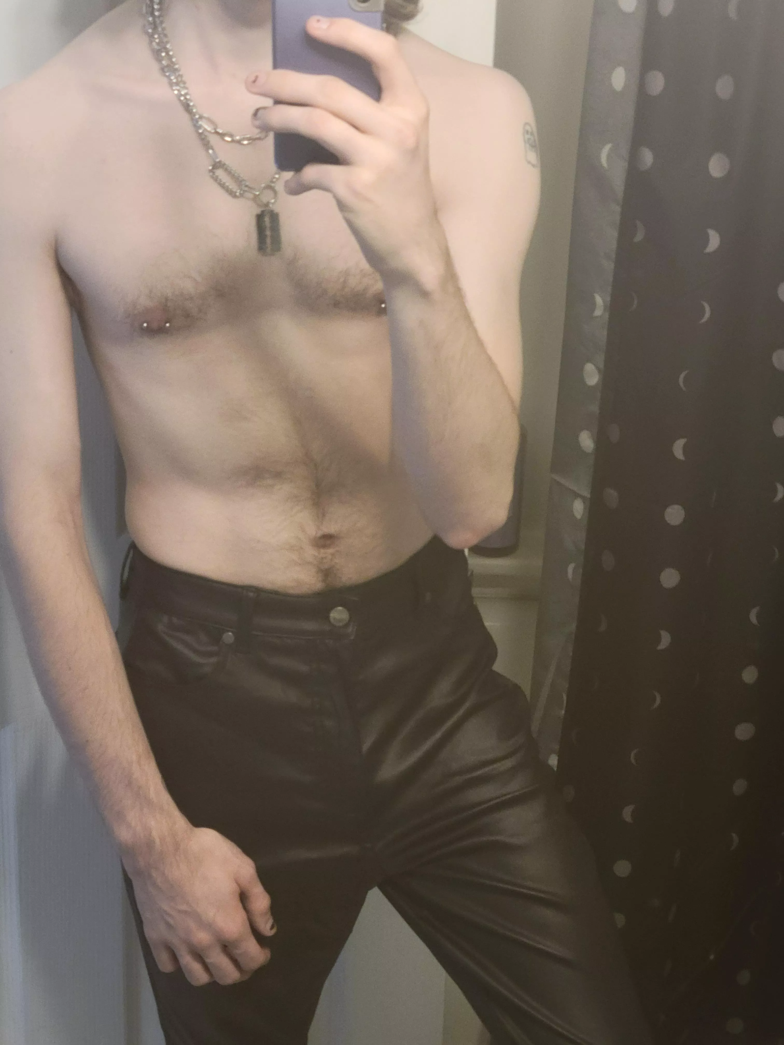 loving my first paid of leather pants, I hope I pull them off 😶🖤