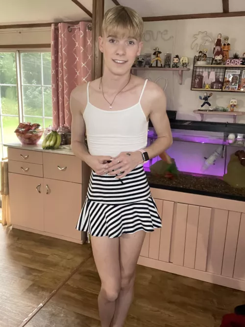 not my fav pic but i like this new skirt 😝