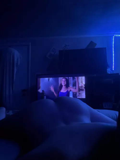 Wanna cuddle and watch tv 😘