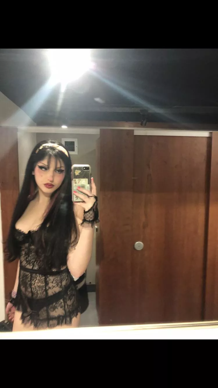 😈