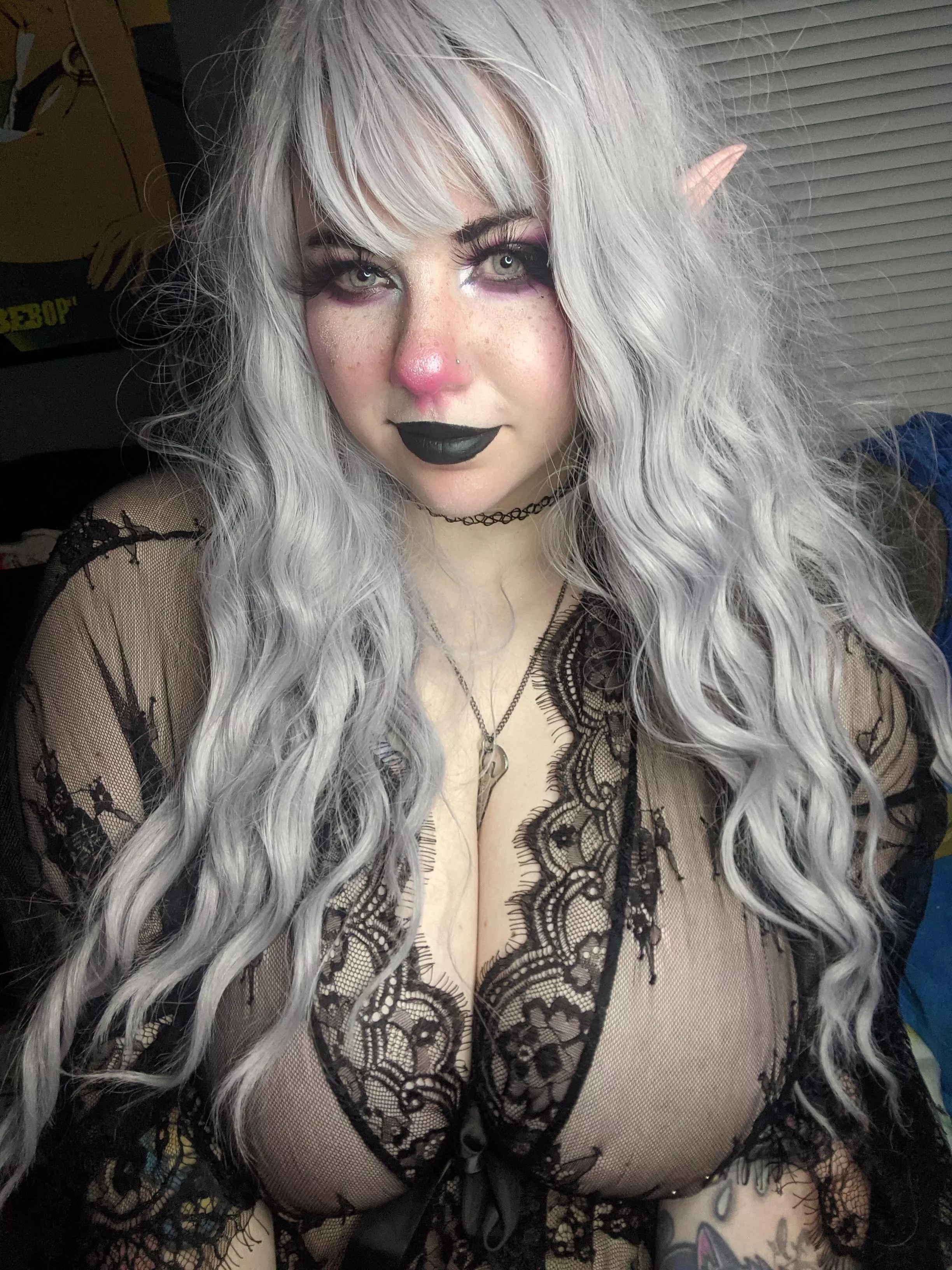 Big tiddies and lace are a purrfect combo 🥵