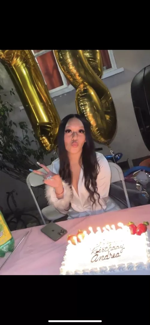 Cover my cute face in your cum 🙈 suprise me