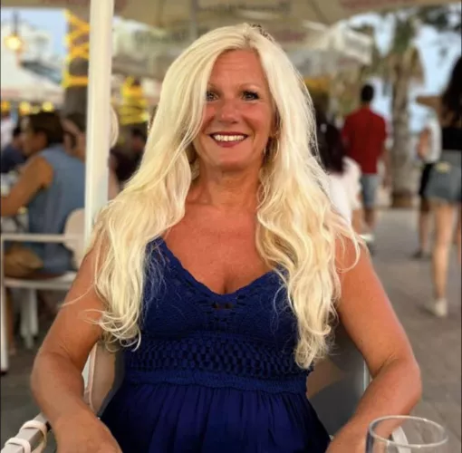 Do you like hot gilfs like this?