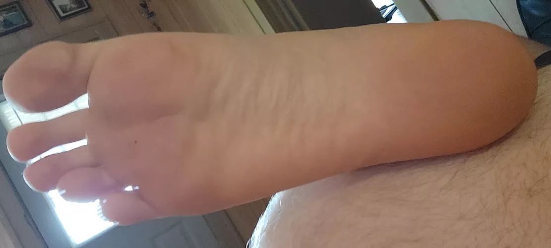 Fresh from the gym. Who wants to sniff my sweaty size 15 feet?