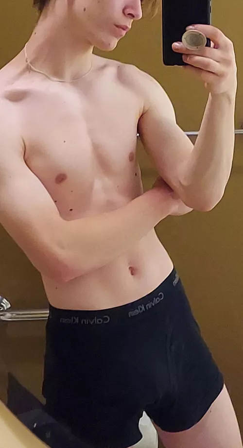 Heyy anyone want a personal twink?