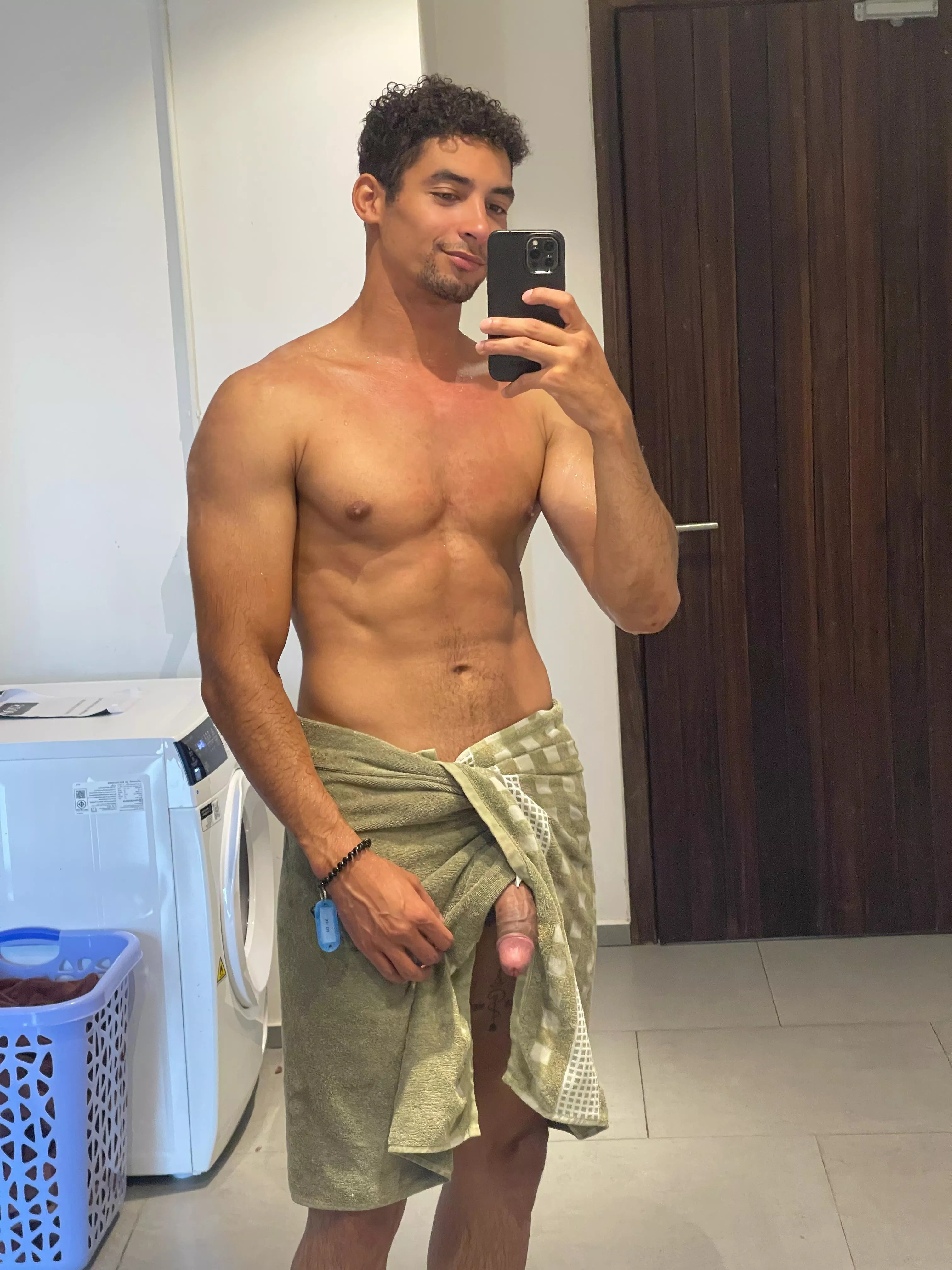 Locker room fun😈