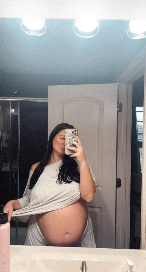 look how cute my bump is😍