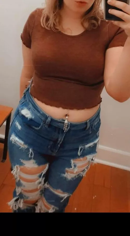 Love a good distressed jean