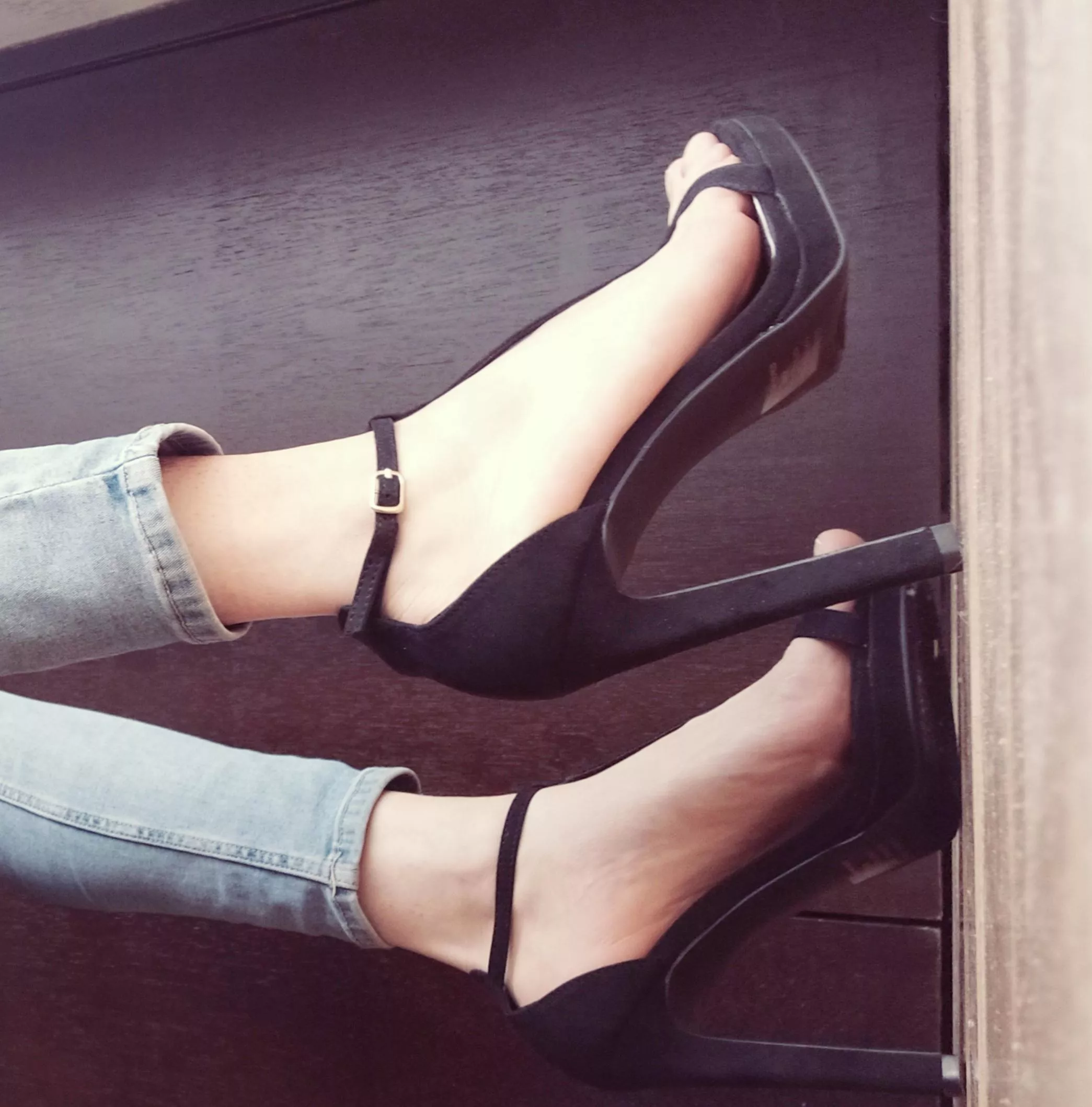 One of the main reasons I love wearing heels is because my legs look so long 💕 (oc) f 27
