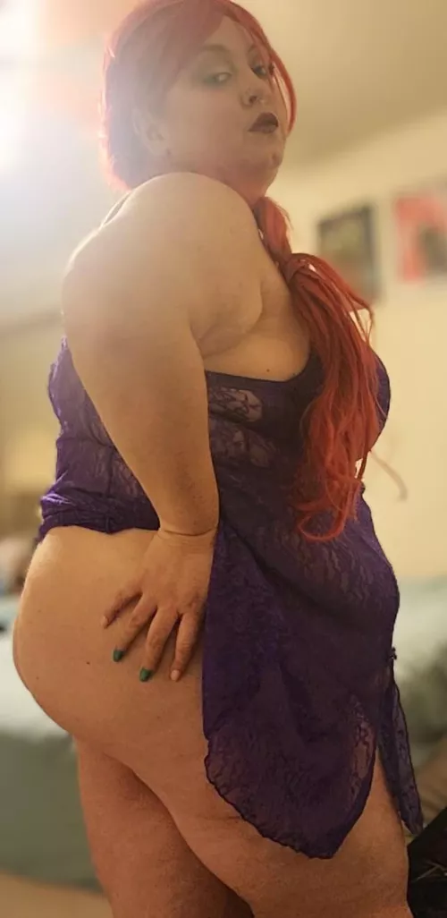 This slutty mermaid wants to sit on your face 😈💦