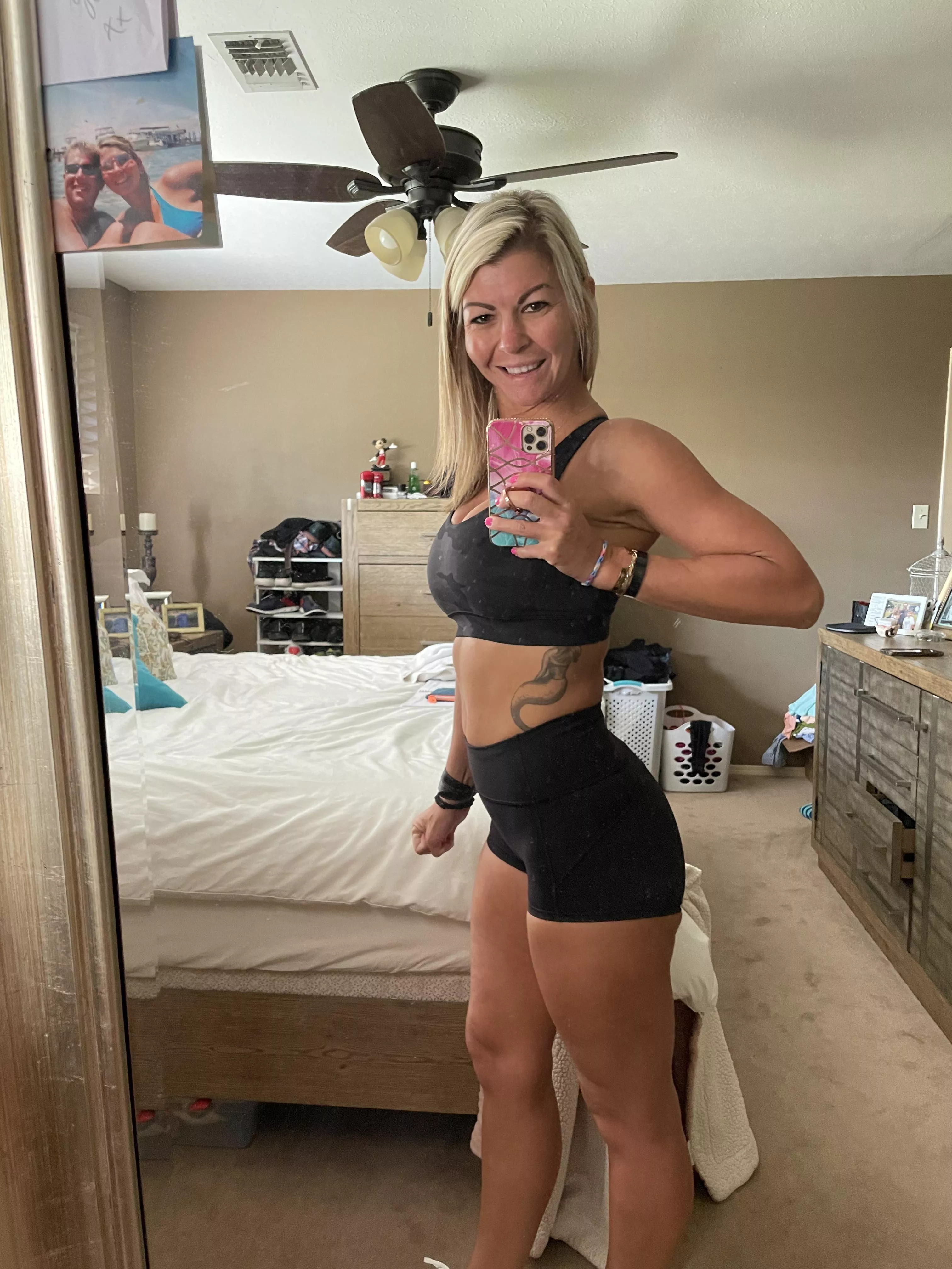 Today’s gym fit! Got some good and bad stares :-)
