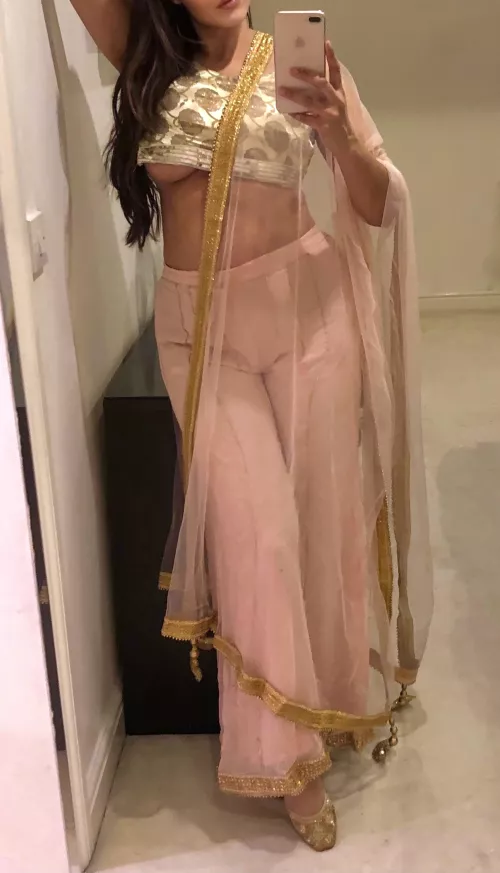 Underboob is to a man what power is to a woman...👄