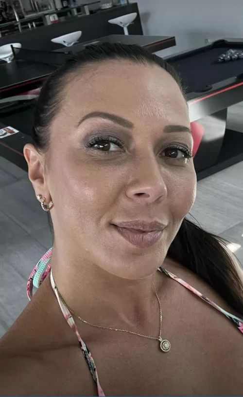 Would love to shoot a hot load all over this gorgeous face!!! 🍾💦💦