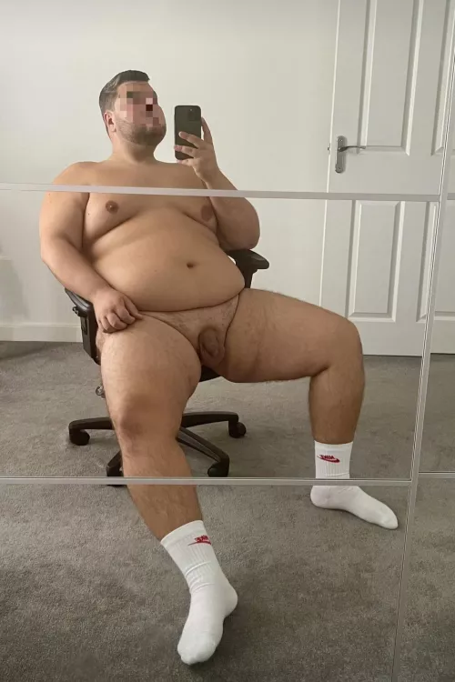 (30 M UK) Enjoying a nude working from home day. Got to keep the toes warm 😎 No beach today 😕