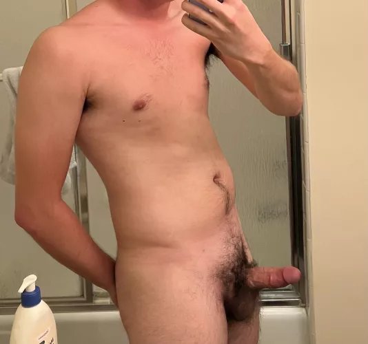 Any ladies here looking for a chubby college guy? Totally not sucking it in here 😂