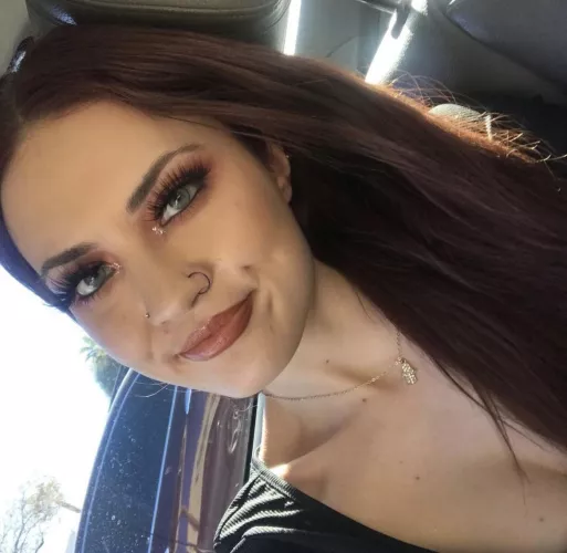 Anybody wanna blow a load over my slutty face? 💦