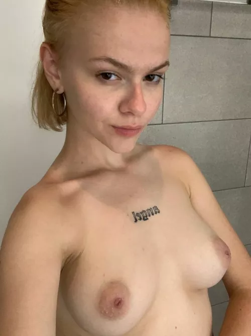 Blonde babes is your type? ;)