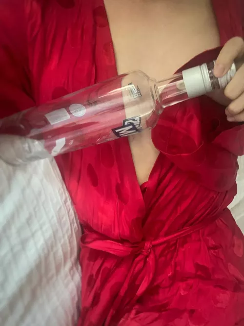 Fuck it. I'm drunk who wants a nude? Be quick cos imma pass out soon