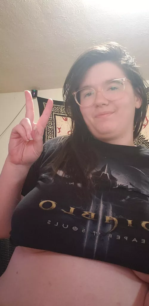 Game night last night, underboob pic today. 🥰