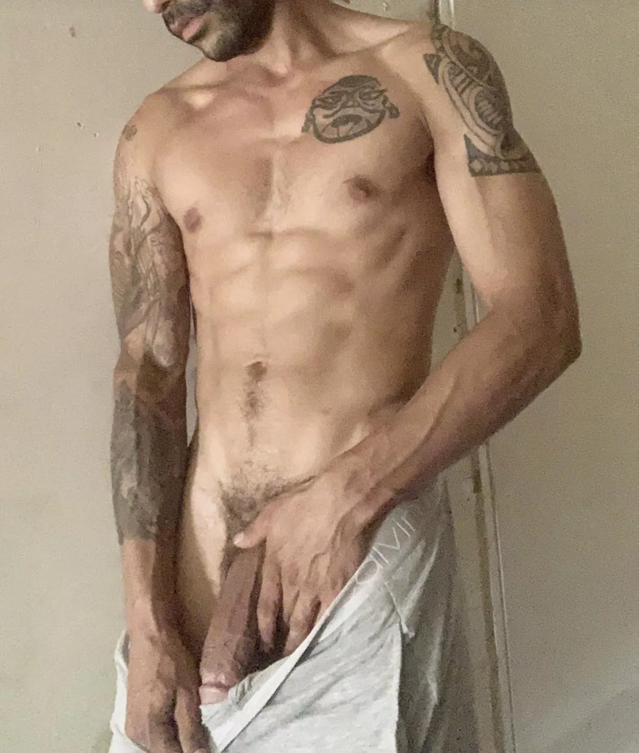 Is anyone craving a massively thick cock today?? 🥵🍆