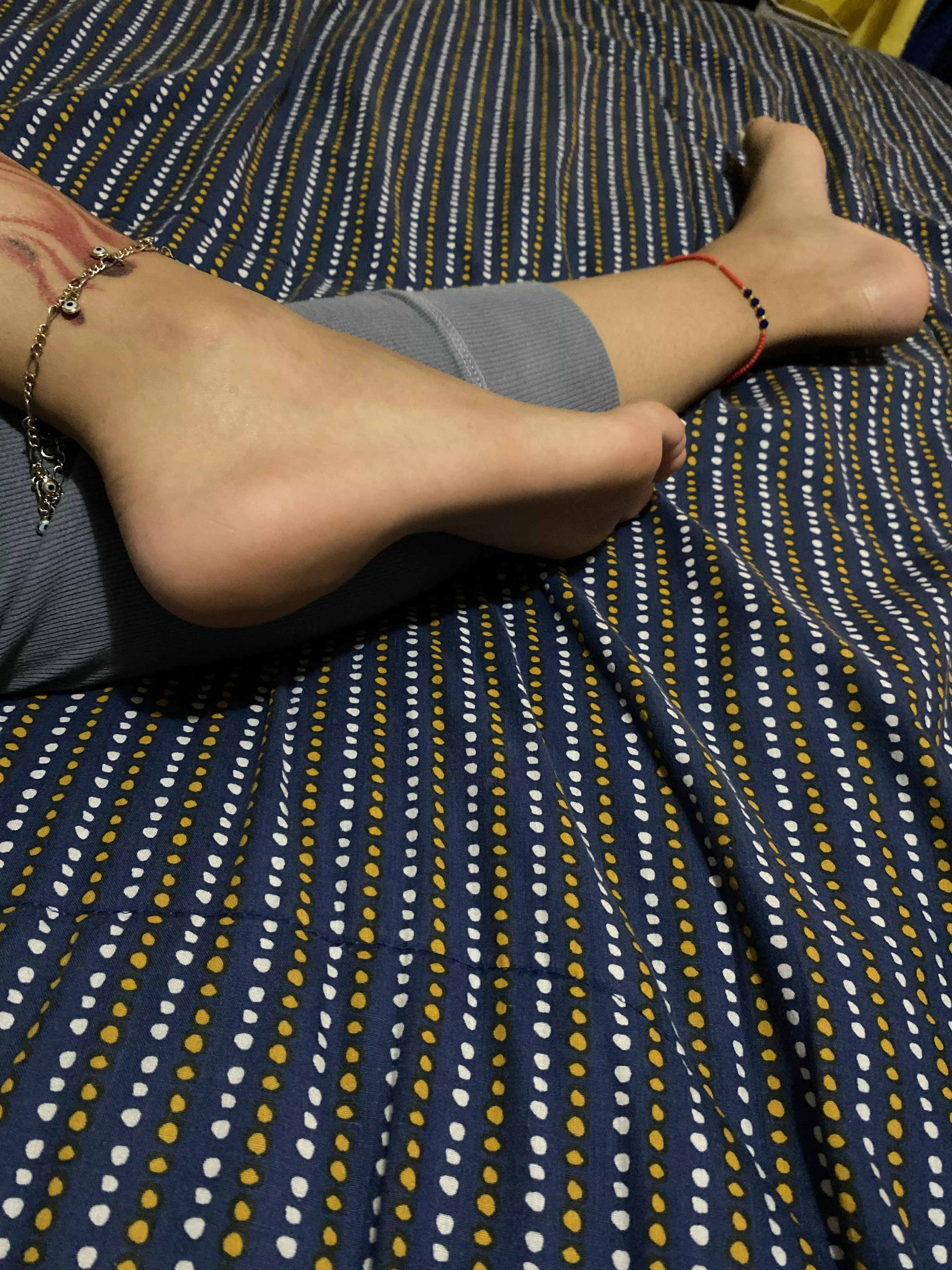 Put my feet in your face and sniff real hard 🤤😈👅