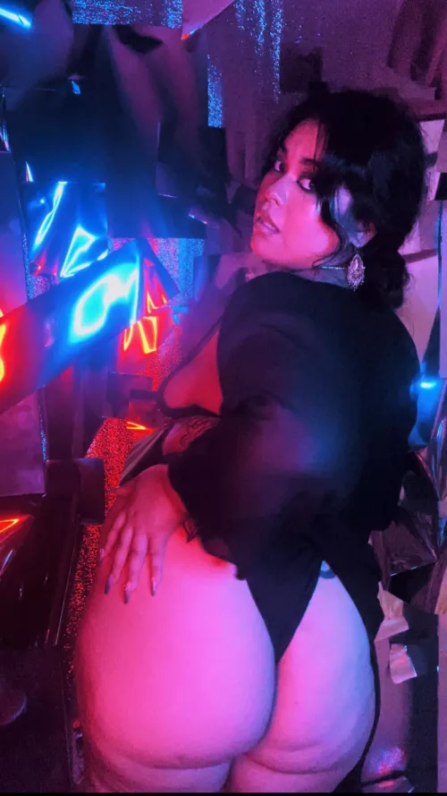 Would you let me sit on your face ? 🙊