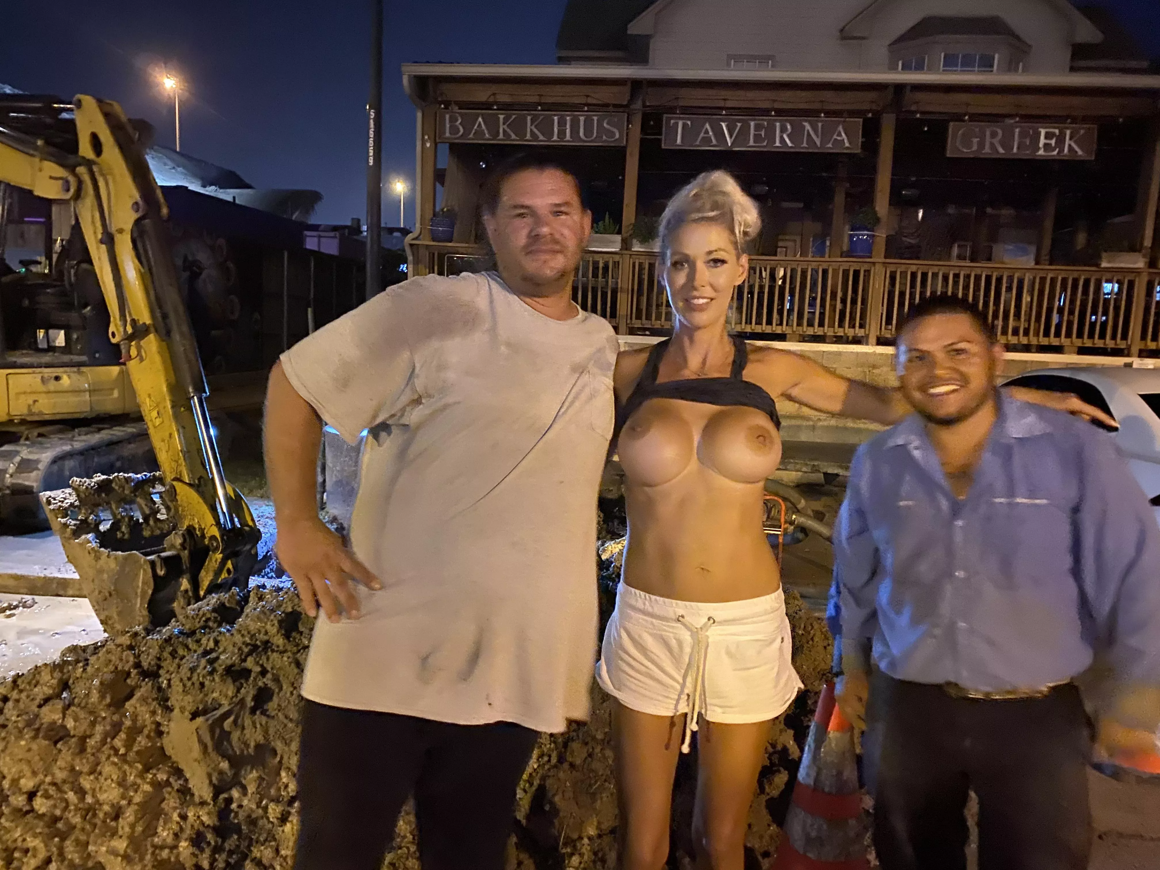 Asked a couple of construction workers to pose with me after flashing them! Posted the vid on my Sub, r/HollyHotwife 😘 Asked a couple of construction workers to pose with me after flashing them! Posted the vid on my Sub, r/HollyHotwife 😘