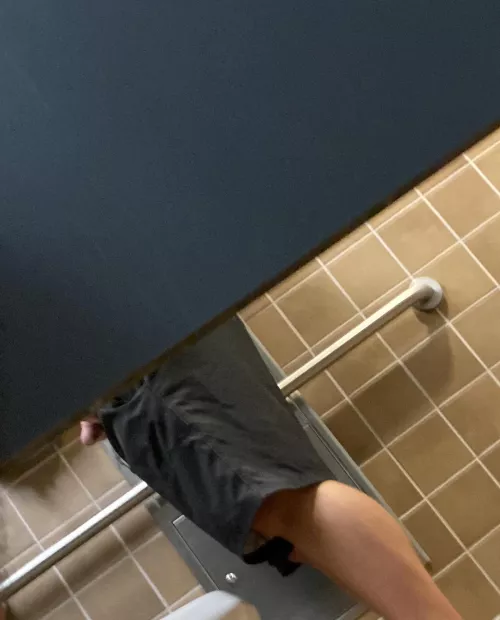 caught this nice teen cock at the library jacking off (cal poly pomona) 🥵