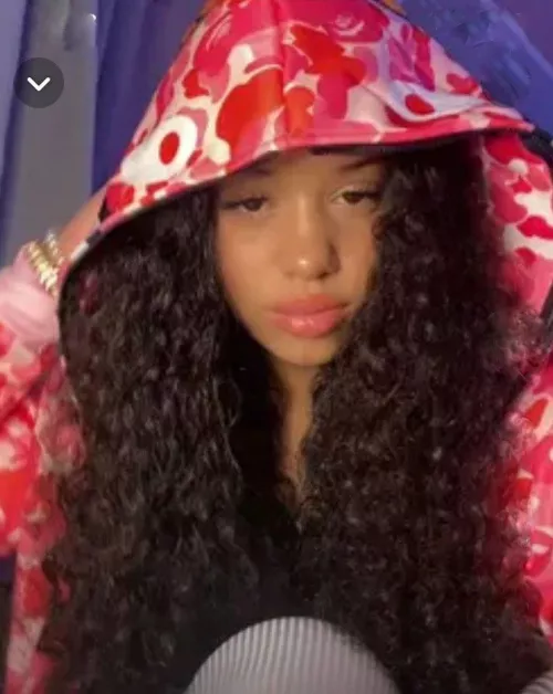 Dm if you can jerk to her live on cam on a second screen